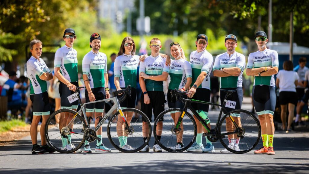 Součástí početného startovního pole je již tradičně osmičlenný tým Škoda Auto WeLoveCycling.cz, jehož kapitánem se tentokrát stal Michal Kamermeier známější pod pseudonymem Majk na cestách. Foto: Škoda Auto