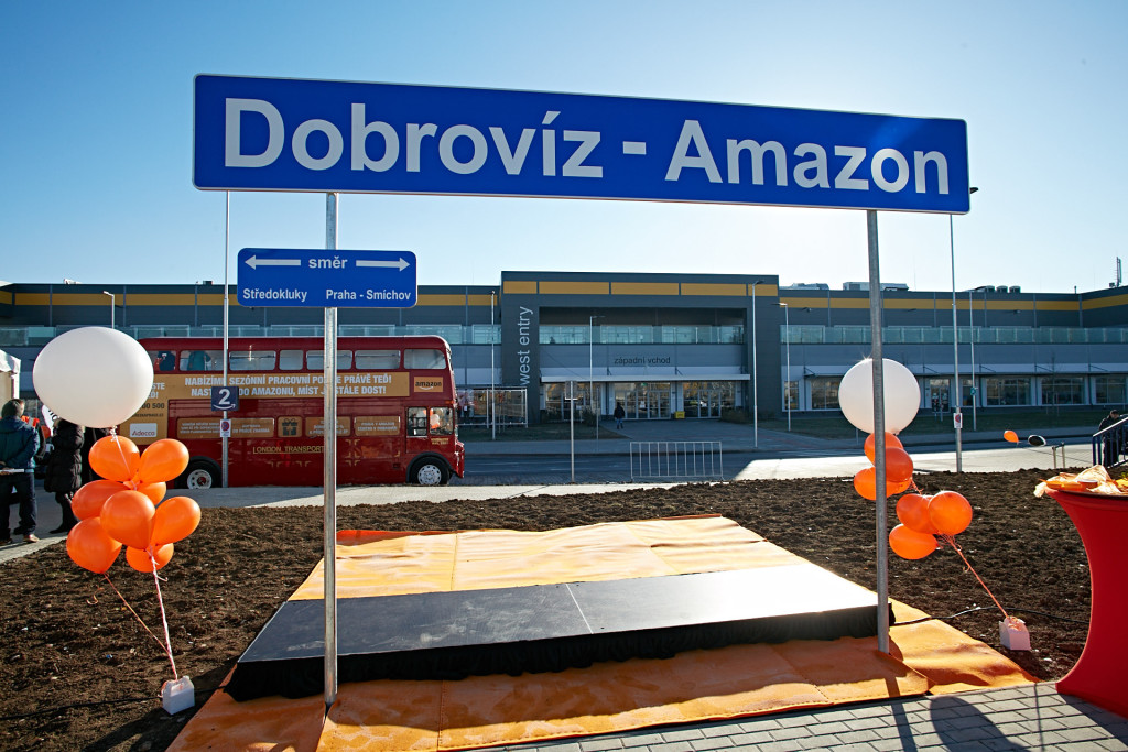 Pro svá distribuční centra v Dobrovízi a Kojetíně Amazon přijme v letošním předvánočním období více než 3 600 sezónních zaměstnanců. Ilustrační foto: Amazon