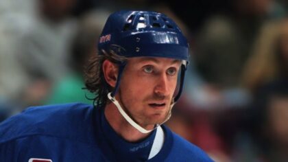 Wayne Gretzky dnes slaví půlkulatiny. Zdroj: Hakandahlstrom (Håkan Dahlström) Later versions were uploaded by IrisKawling at en.wikipedia. – Originally from en.wikipedia; description page is/was here. Can also be found at Flickr, CC BY-SA 3.0, https://commons.wikimedia.org/w/index.php?curid=3545164