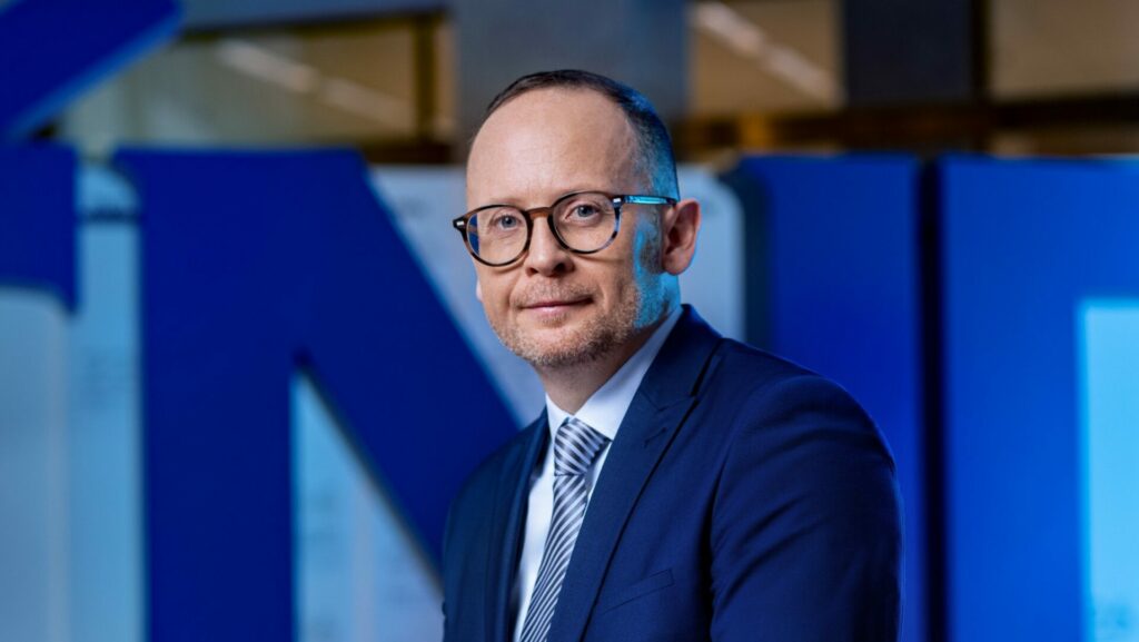 Jan Procházka dnes slaví narozeniny. Foto: ČNB