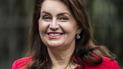 Milena Králíčková dnes slaví narozeniny. Autor: Vladimír Šigut, Univerzita Karlova – Univerzita Karlova, CC BY-SA 4.0, https://commons.wikimedia.org/w/index.php?curid=135855296