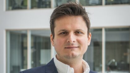 „Zaměřím se na to, abychom klientům pomáhali nejen reagovat na regulatorní požadavky, ale především budovat dlouhodobou odolnost a bezpečnou digitální transformaci,“ oznámil Jakub Höll. Foto: Deloitte, se souhlasem